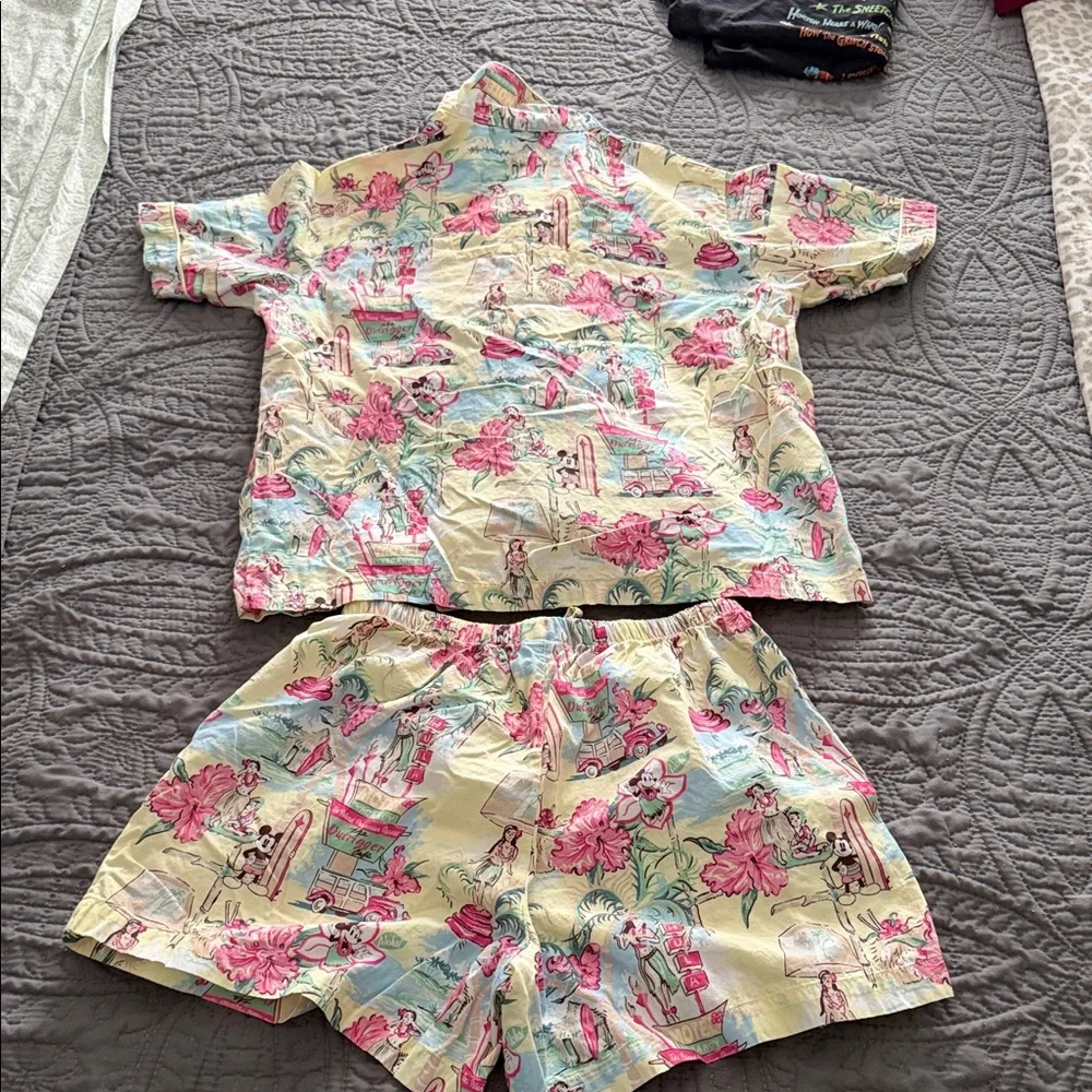 Disney’s Polynesian Resort Pastel Floral Beach Print Pajama Set - Small - Picture 5 of 5